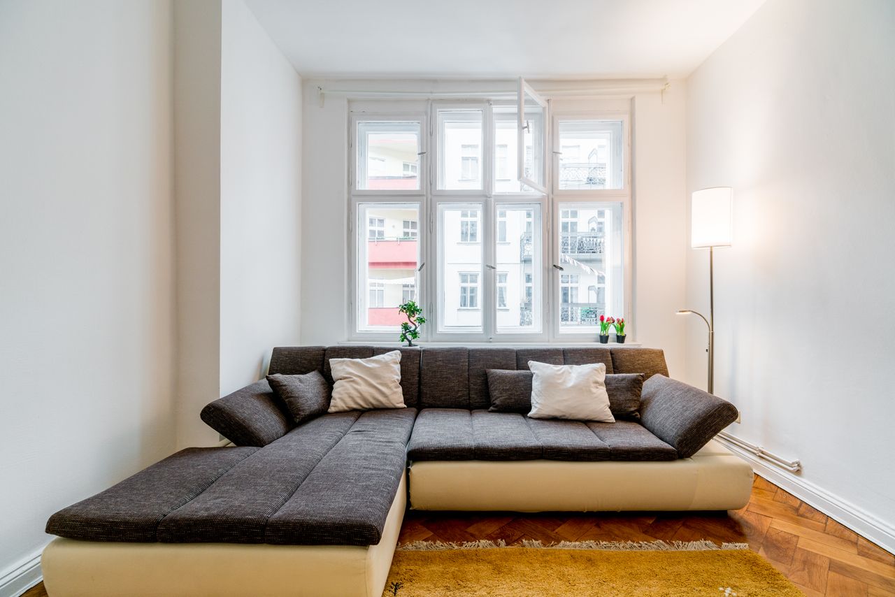 Spacious & beautiful sunny flat in Chorinerstr., best area in Berlin, close to Kollwitzplatz