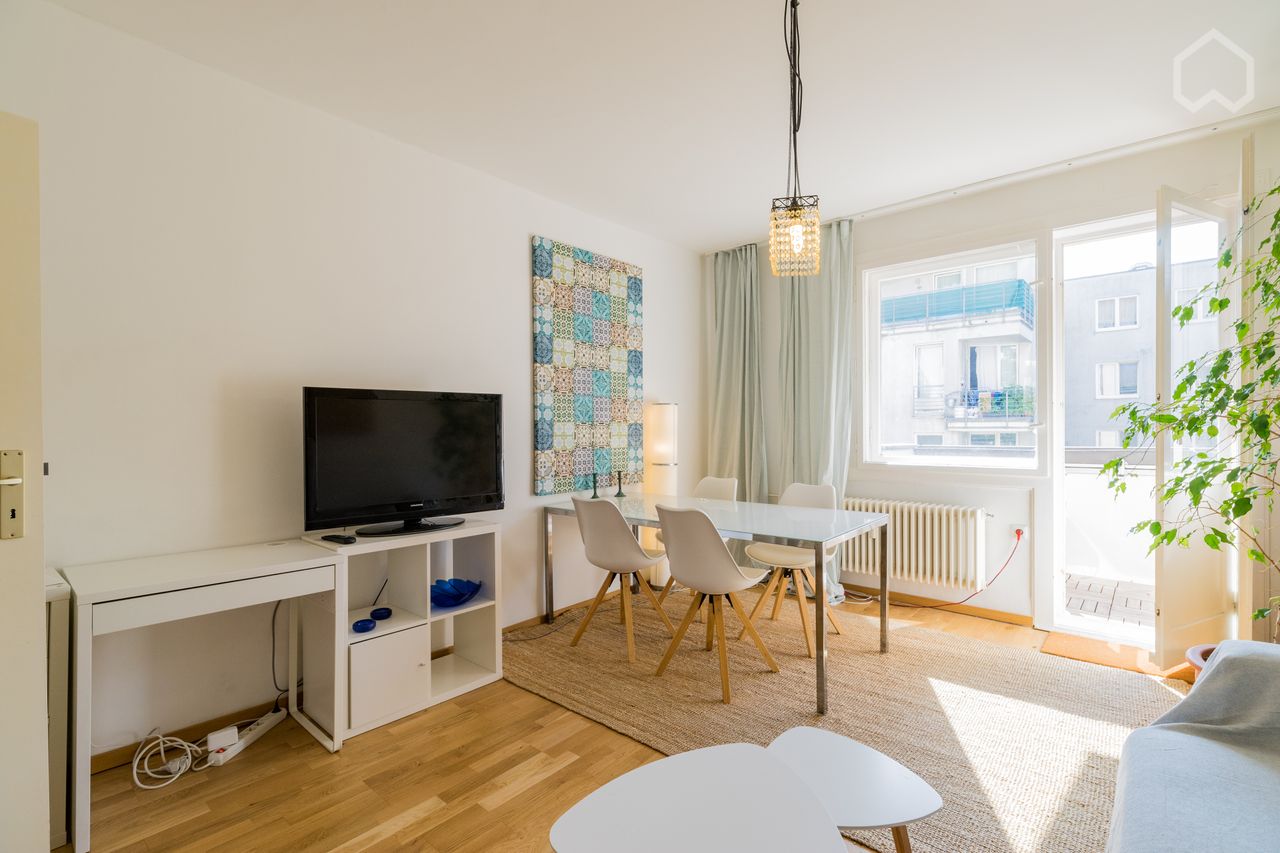 Bright and stylish apartment in the trendy district of Berlin-Neukölln