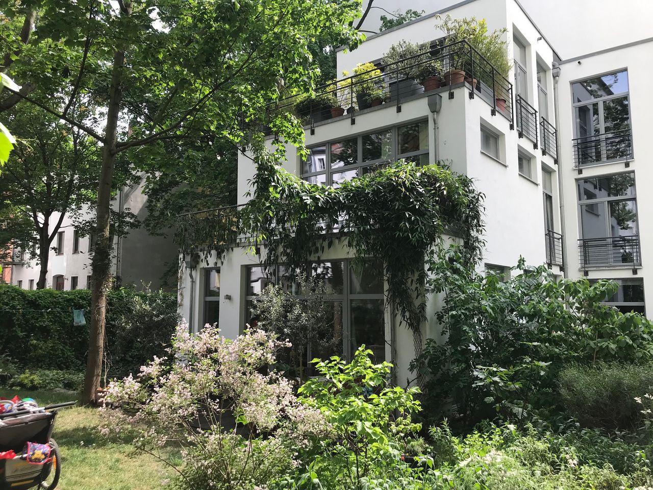 Lofty quiet garden appartment in Kreuzberg