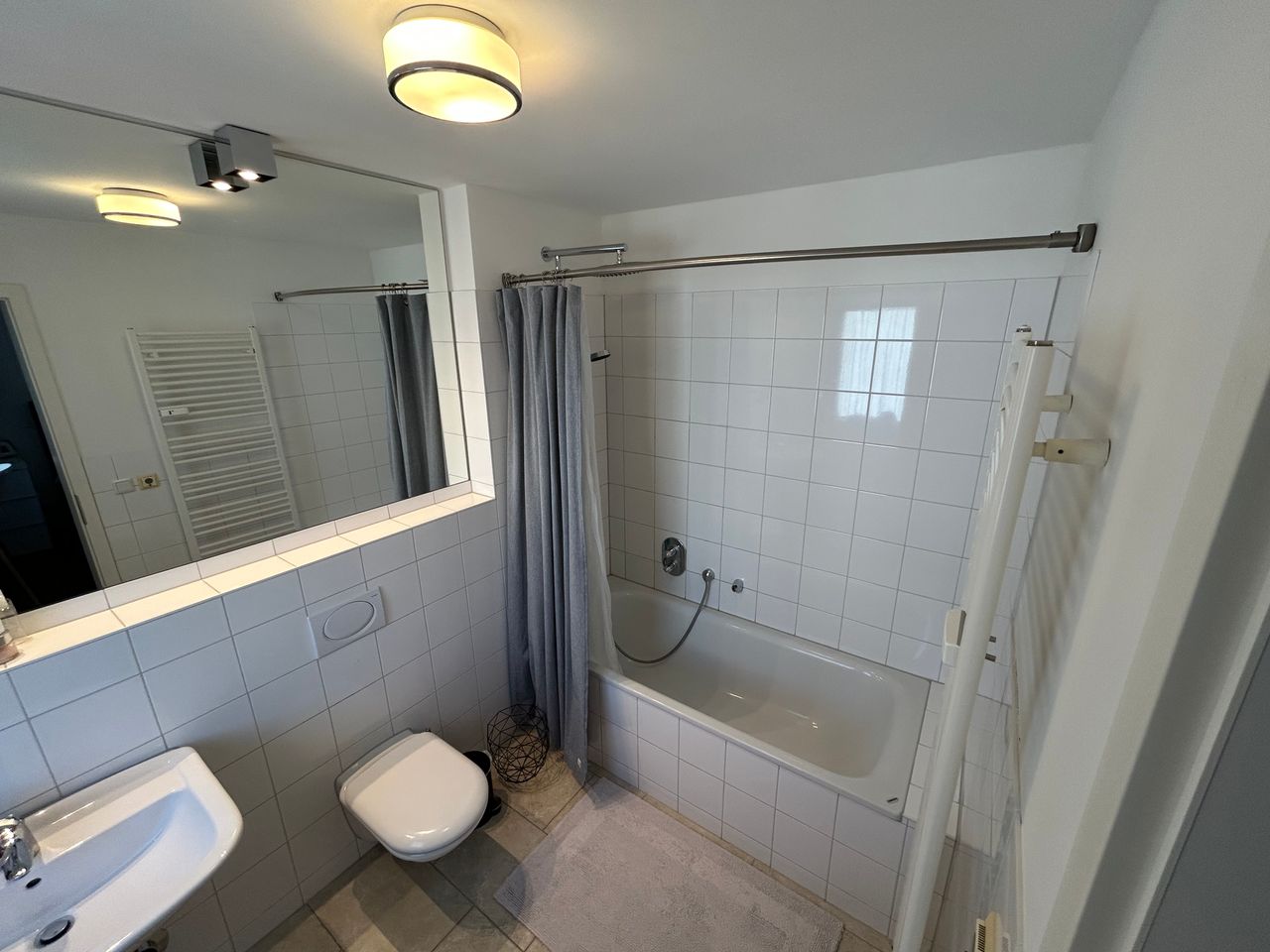 High value equipped 4-room apartment in best central location (Hackescher Markt)