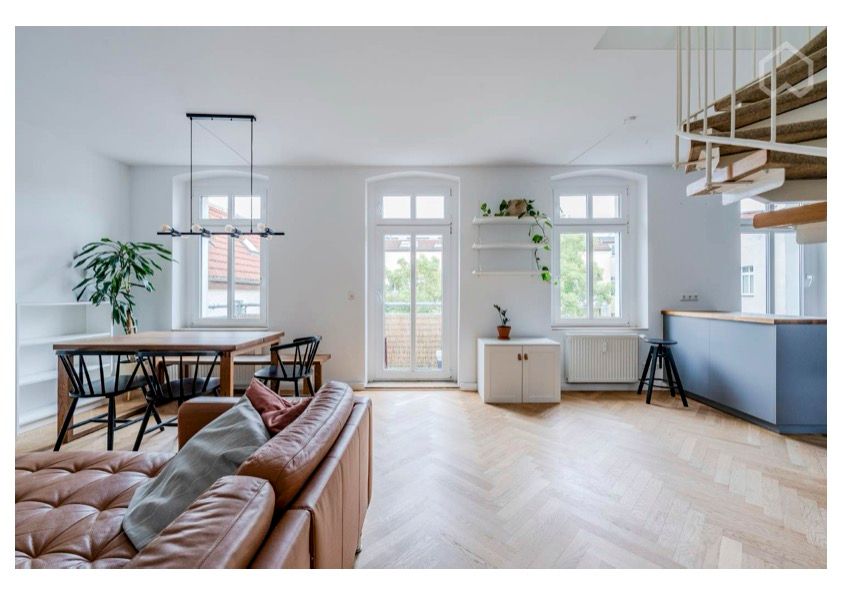 Light-Filled Furnished 3-Piece Flat in Prime Mitte Location