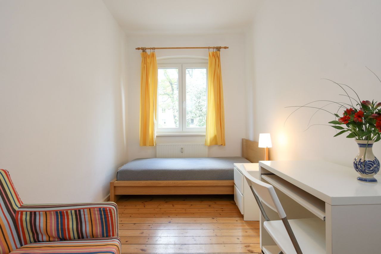 Practical 3 room apartment with balcony and green view at Prenzlauer Berg