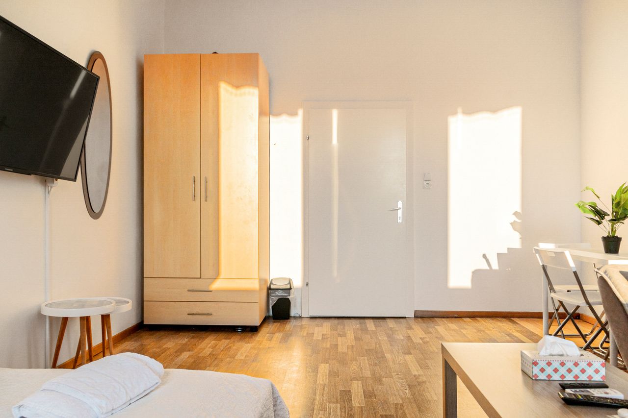 Cheerful 2BR apartment. @ Millenium Tower and the Danube