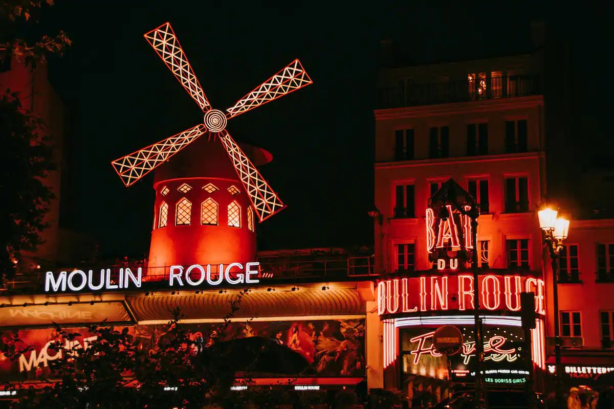 Charming Apartment Near Moulin Rouge: Explore Vibrant Paris!