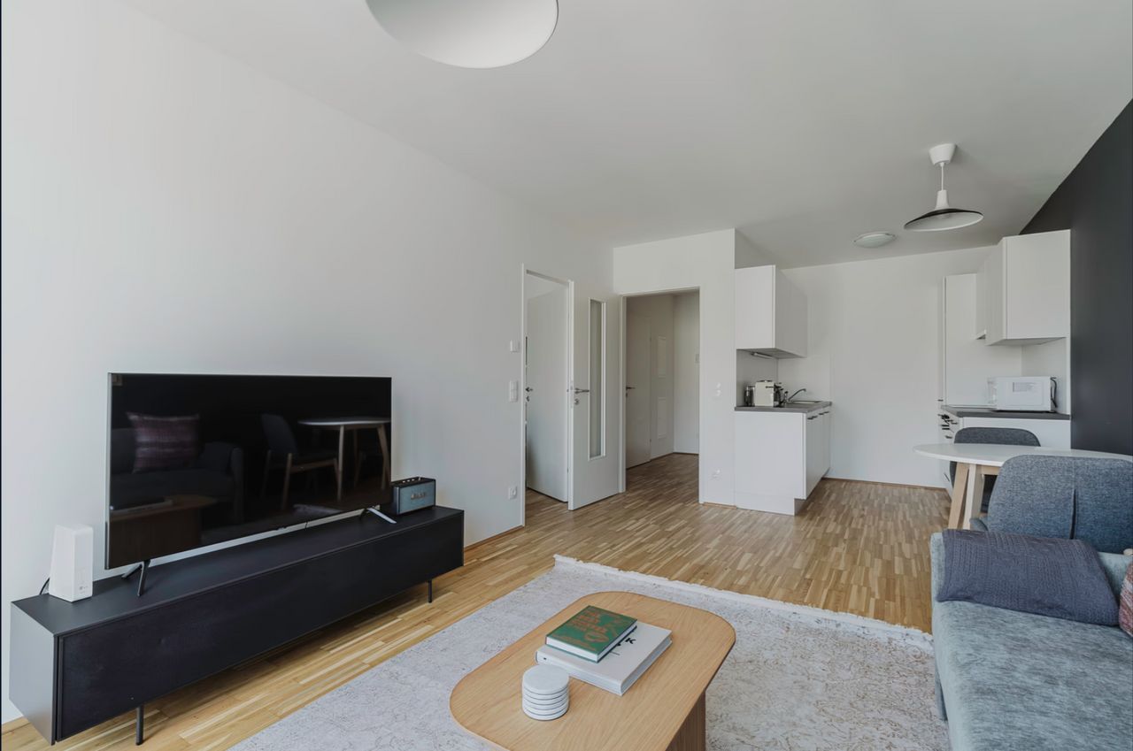 Serene Rudolfsheim-Fünfhaus 1BR w/ Elev & Terrace