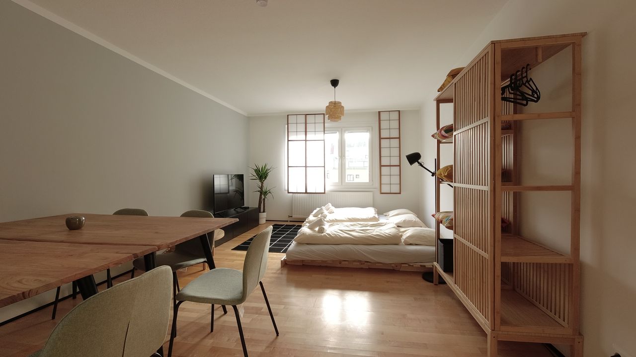 Modern designer apartment next to the U1 underground line