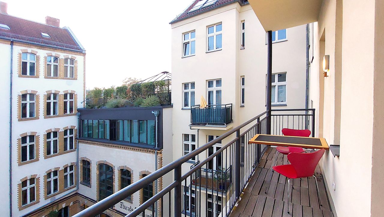 Living in Berlin-Mitte: Charming 2-room apartment in Schröderstraße
