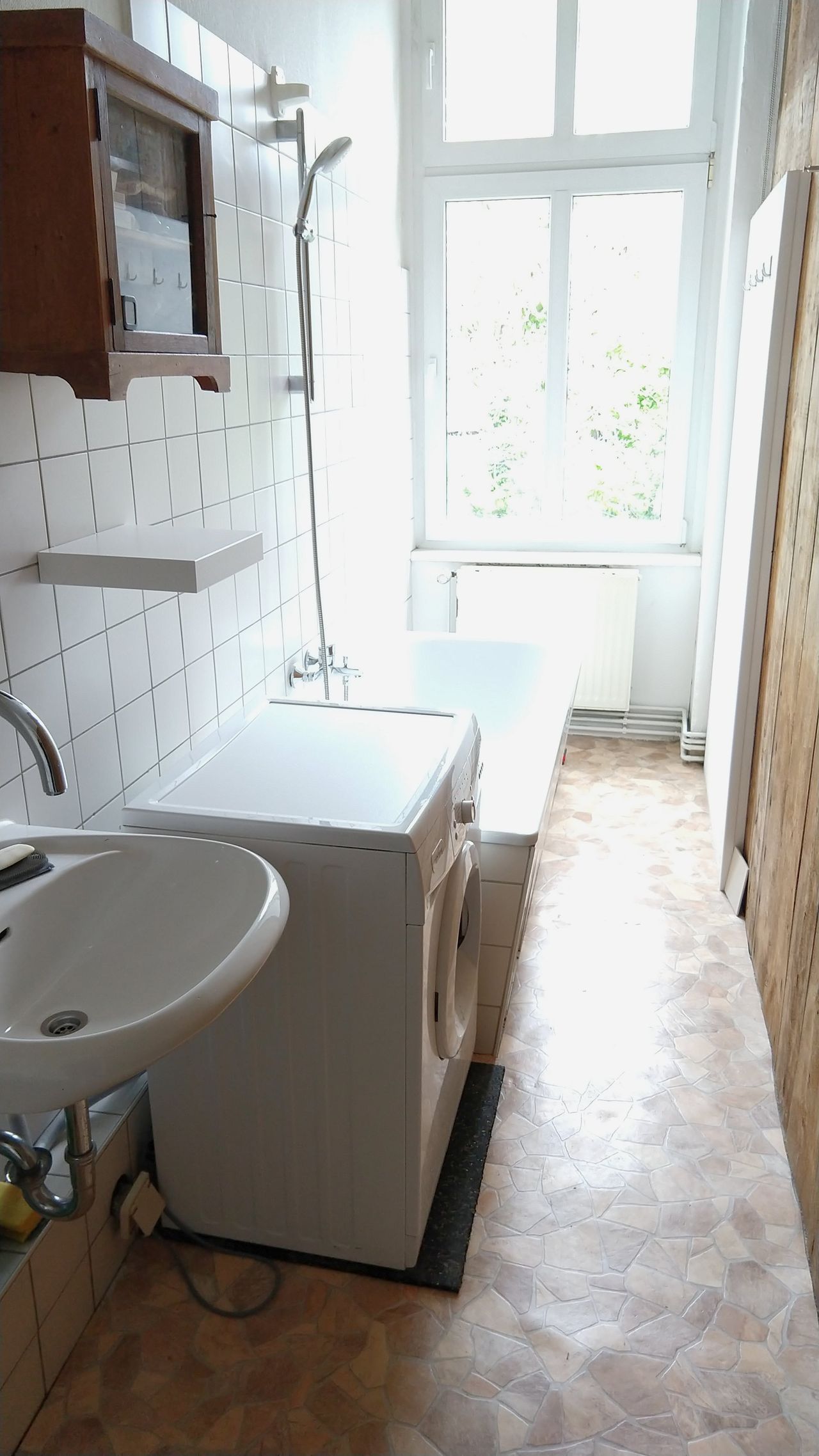 Cozy apartment with living room, balcony, bedroom, bathroom, kitchen in an old building in Pankow, Berlin
