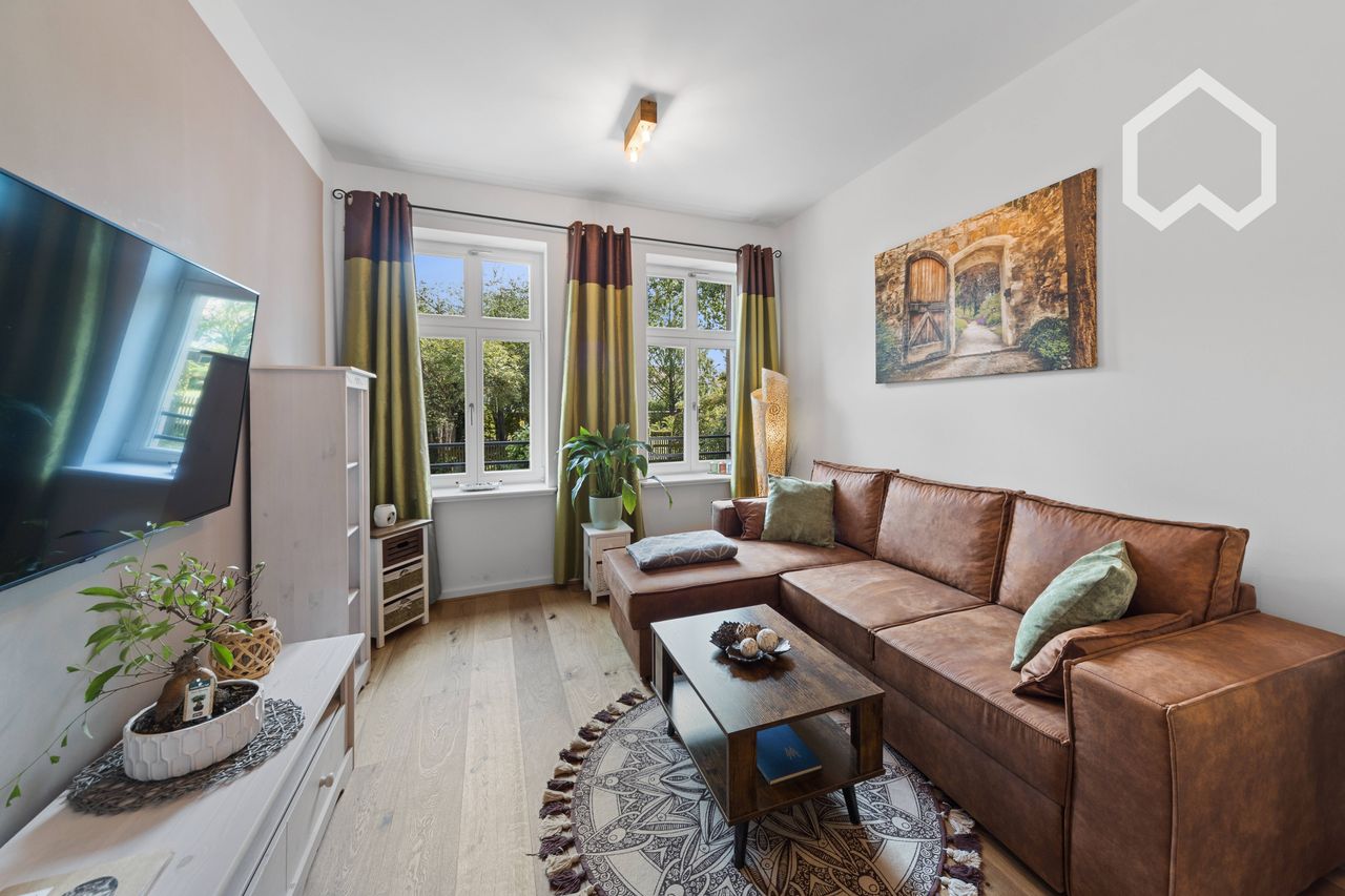 Designer apartment in a historic courtyard for professionals and interim tenants: Floor heating | Balcony | Parking space | All-inclusive
