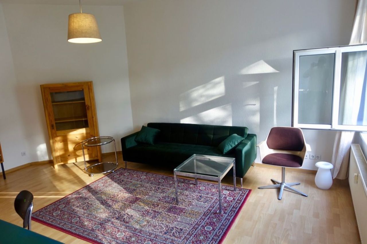 This sunny & peaceful apt. is waiting for you to make it home!