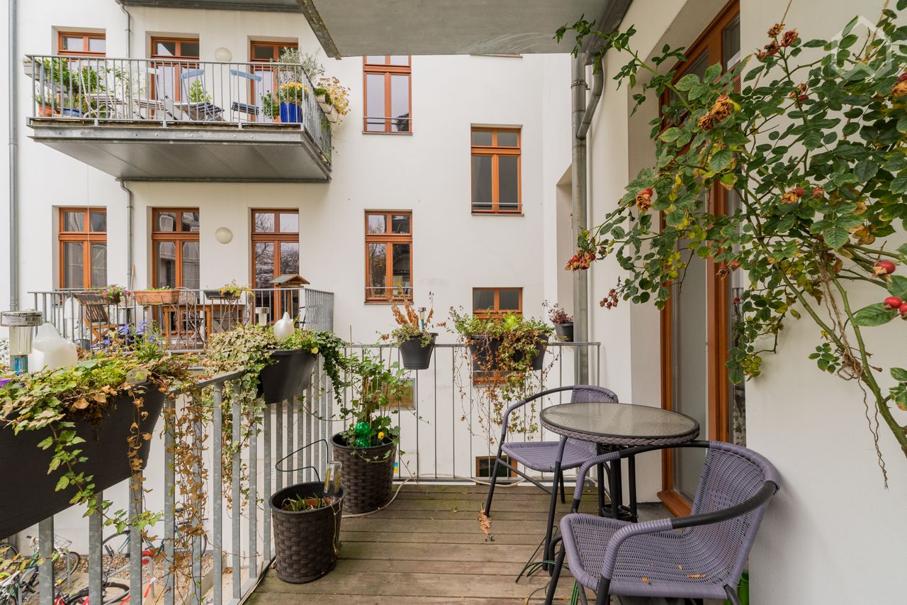 Apartment in the Berlin city center, in a green and quiet court yard