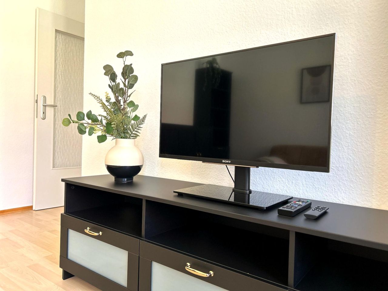 For researchers: Quiet 2-room apartment near university, fully furnished