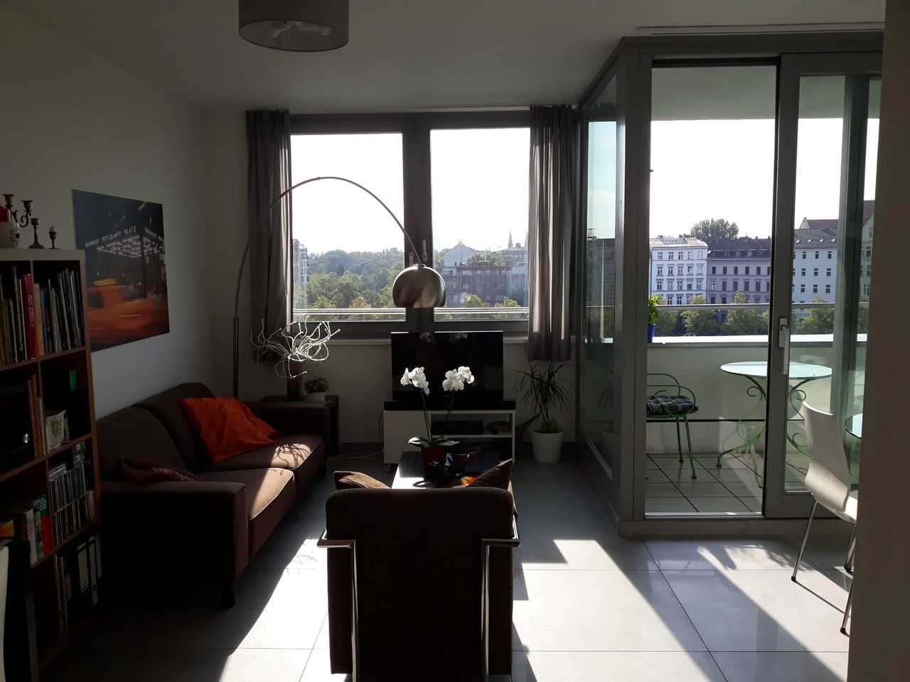 Sunny 3-rooms apartment in best location in Mitte, balcony  with direct   waterview!!