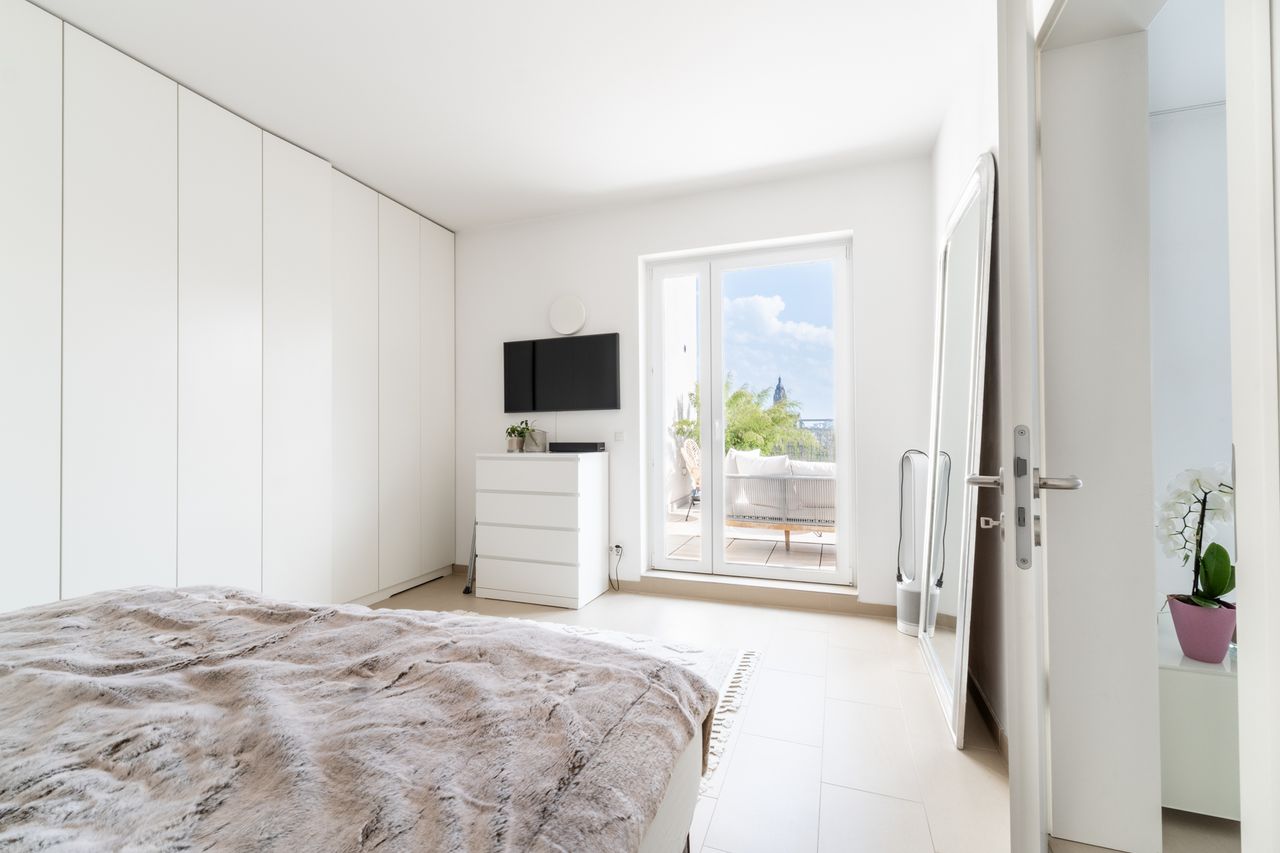 Fantastic and beautiful furnished apartment with Terrace & Balcony