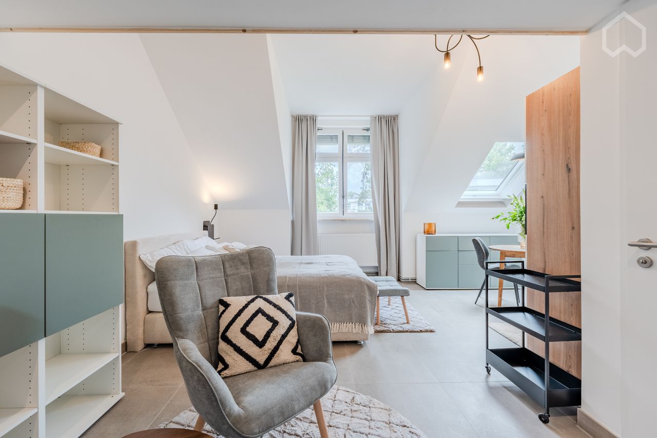 First occupancy fully furnished flat in Grunewald