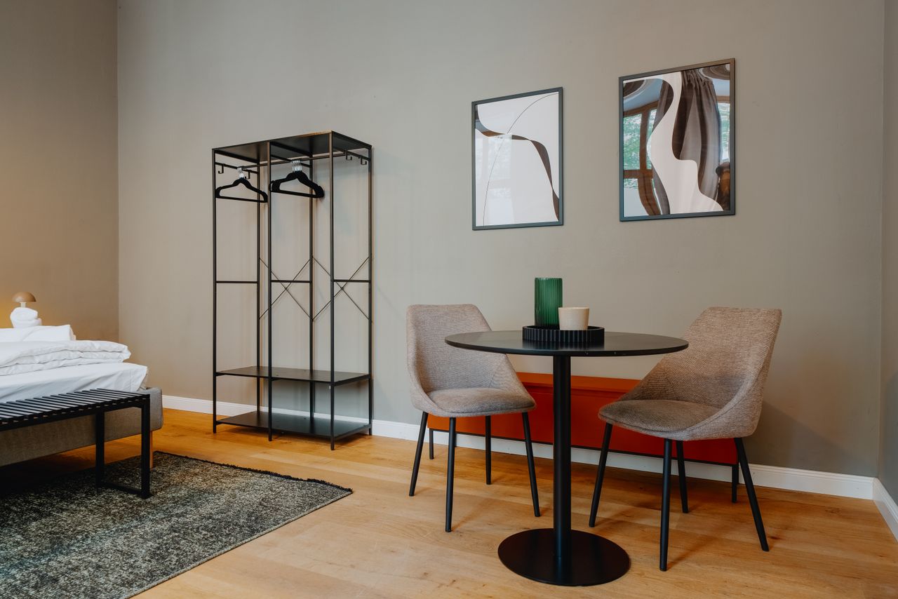 Fully Furnished 4-Room Apartment in Prime Location – Kastanienallee, Berlin