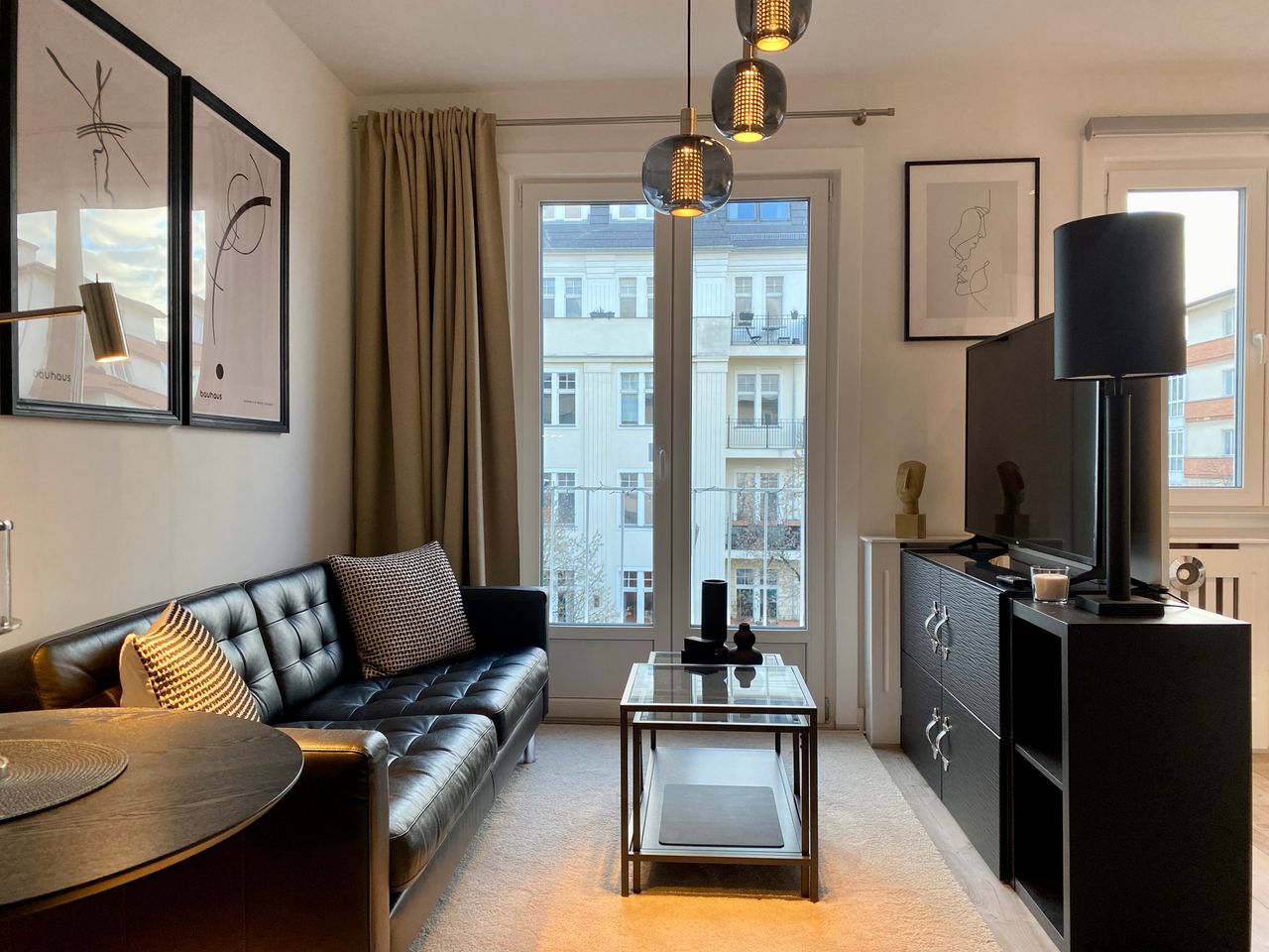 FURNISHED APARTMENT WITH CITY-WEST LIFESTYLE Schlüterstraße is one of the most sought-after residential addresses in Charlottenburg
