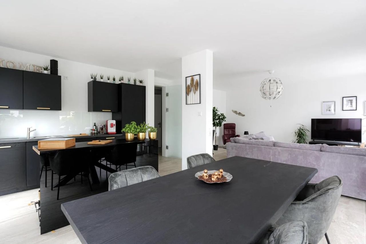 Oasis of well-being Luxury apartment with terrace/garden and designer furniture