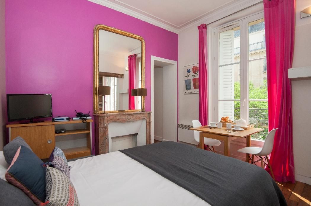 Authentic Parisian Charm on the 2nd Floor - 34m²