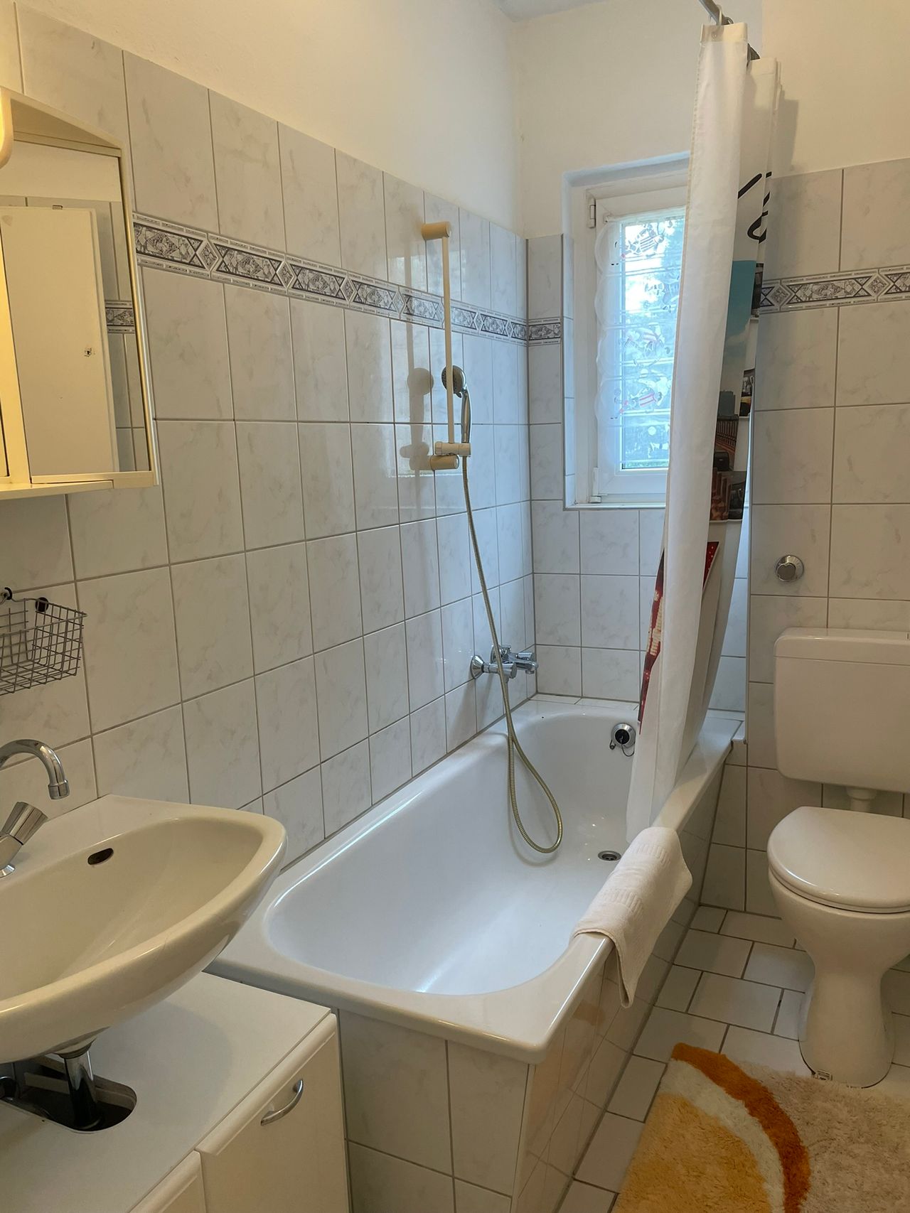 Ruhige möblierte Wohnung, Zentral gelegen, schnelles WLAN