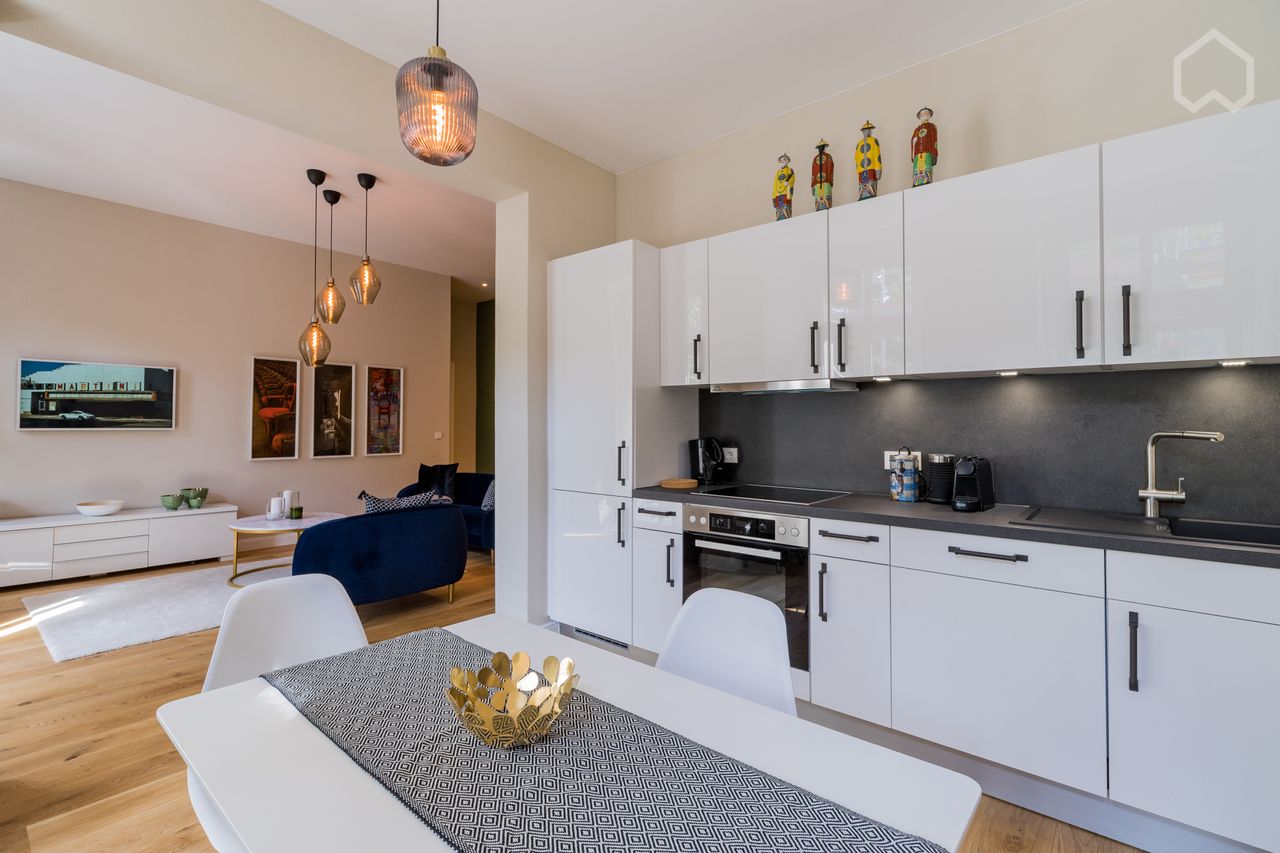 Luxury in Lichtenberg - High quality furnished 2 room apartment with balcony