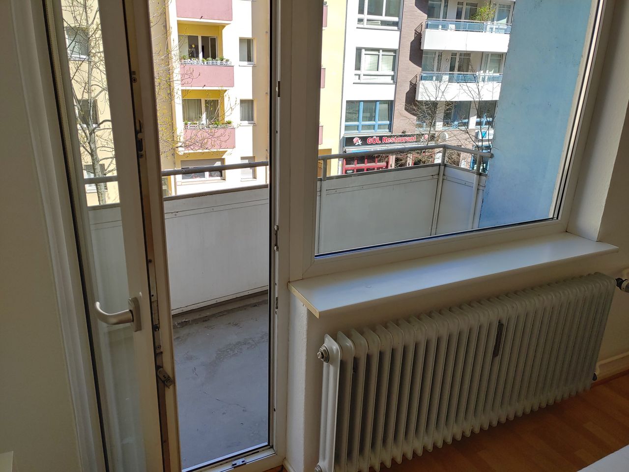 2 bdr apartment, suitable as a shared apartment, great location, good public transportation, shopping street, etc.