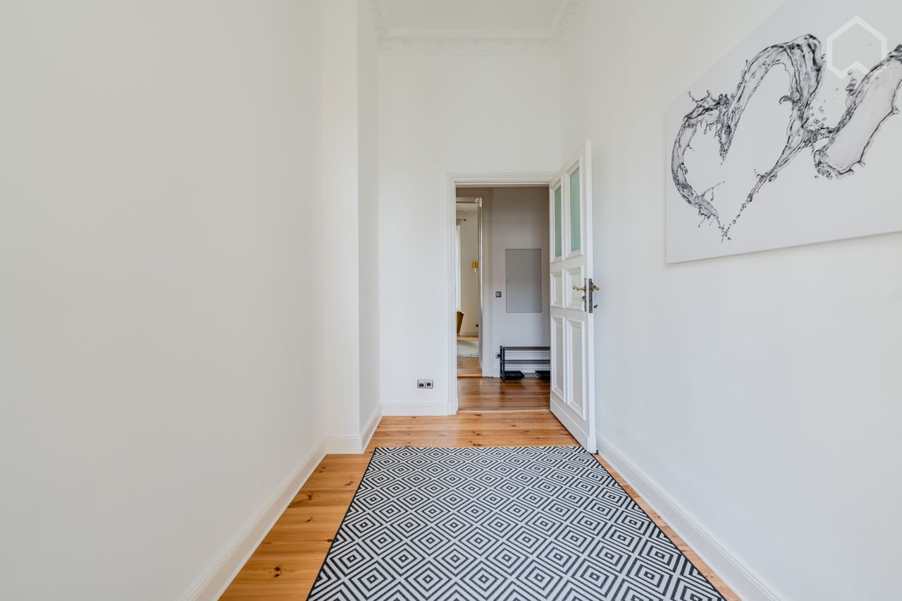 Spacious Elegant Flat in vibrant City West!