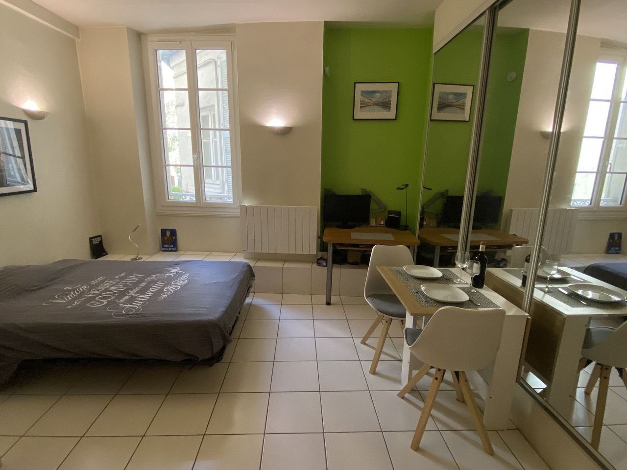 Great Studio 10 min from Eiffel Tower - high ceilinged in highly desirable area