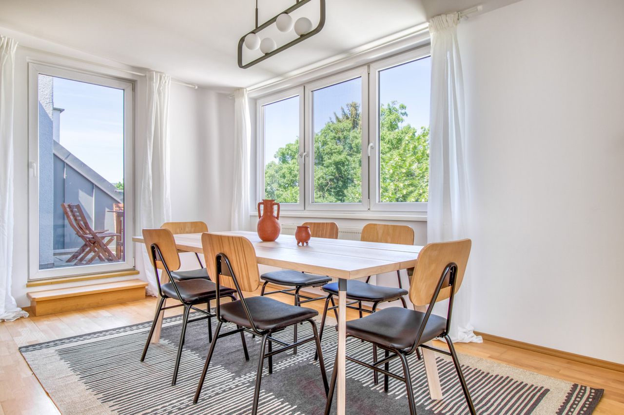Luxe Hietzing 3BR w/ Community Garden & Private Terrace