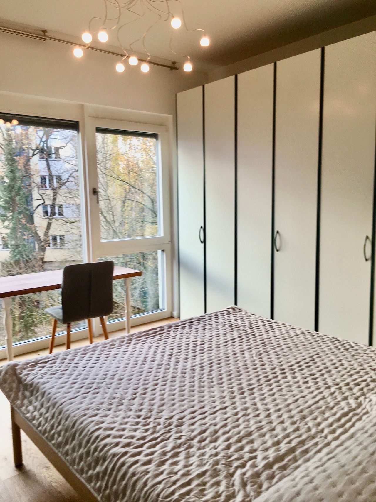 Elegant, modern apartment with balcony in Tiergarten