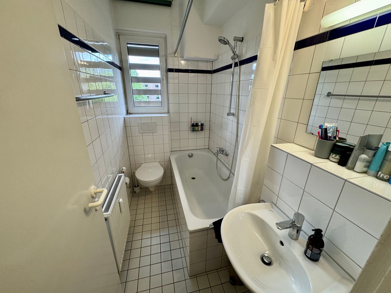 Apartment with two rooms, available Aug to Dec, balcony, Klinikviertel