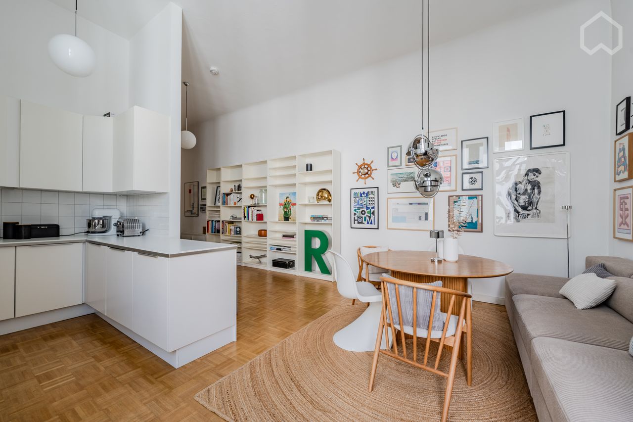 Altbau Meets Design: Serviced Apartment with 95 sqm of Style & Comfort in Berlin-Schöneberg