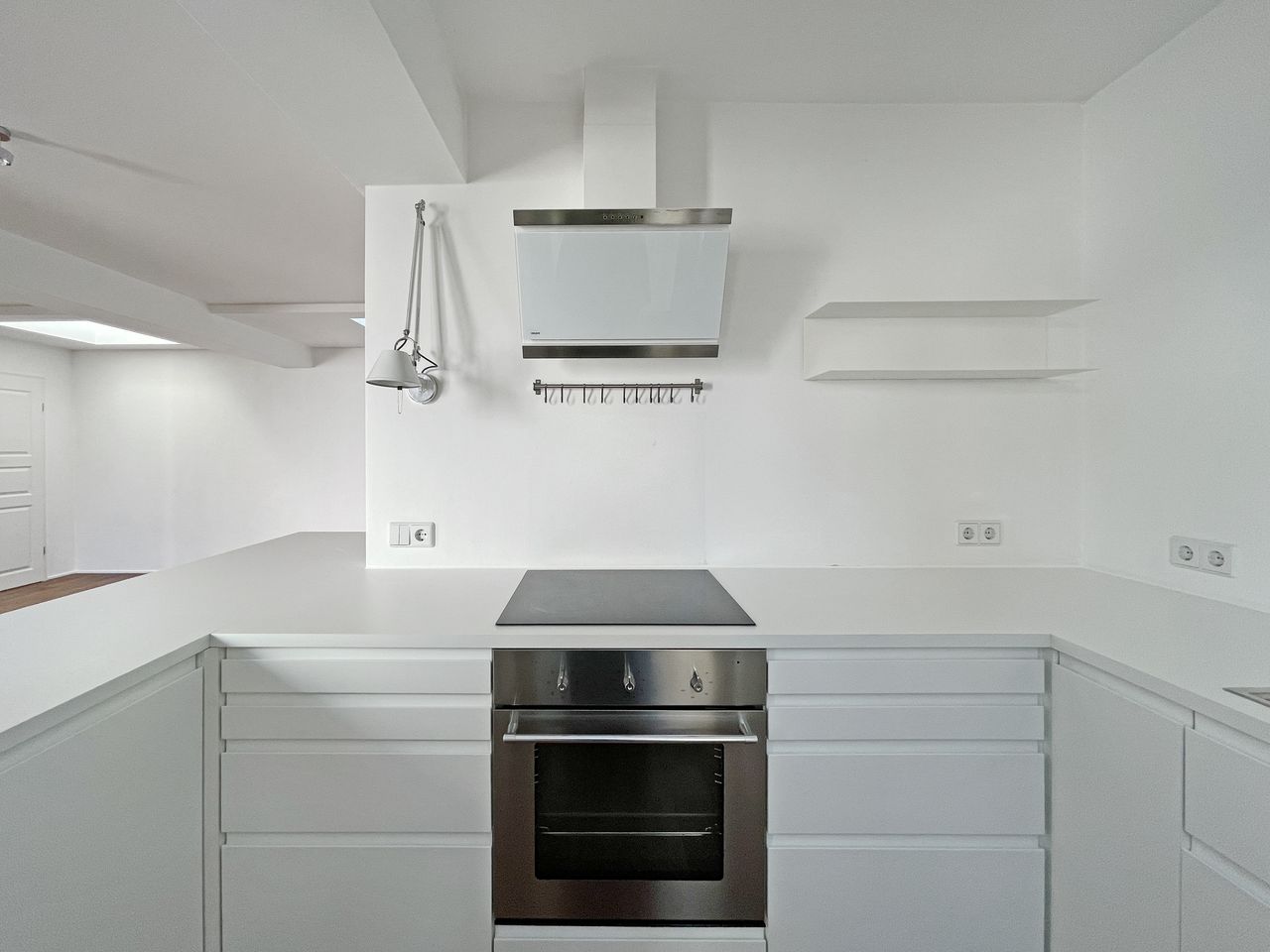 Bright 2-Room Apartment with Spacious Rooftop Terrace in Prime Location near Sendlinger Tor