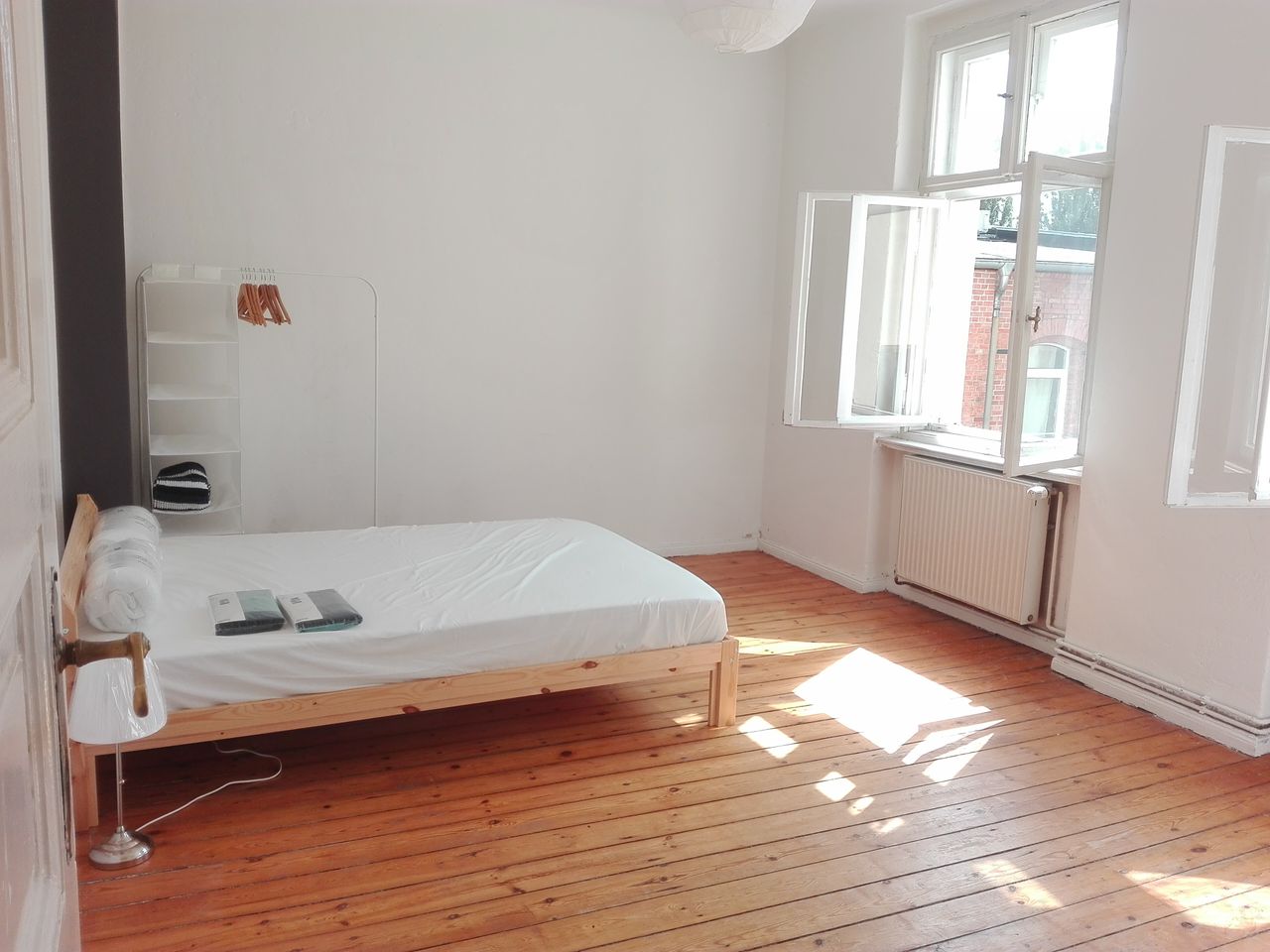 Sunny, quiet 2 room apartment with roof terrace in center of Berlin (Moabit)