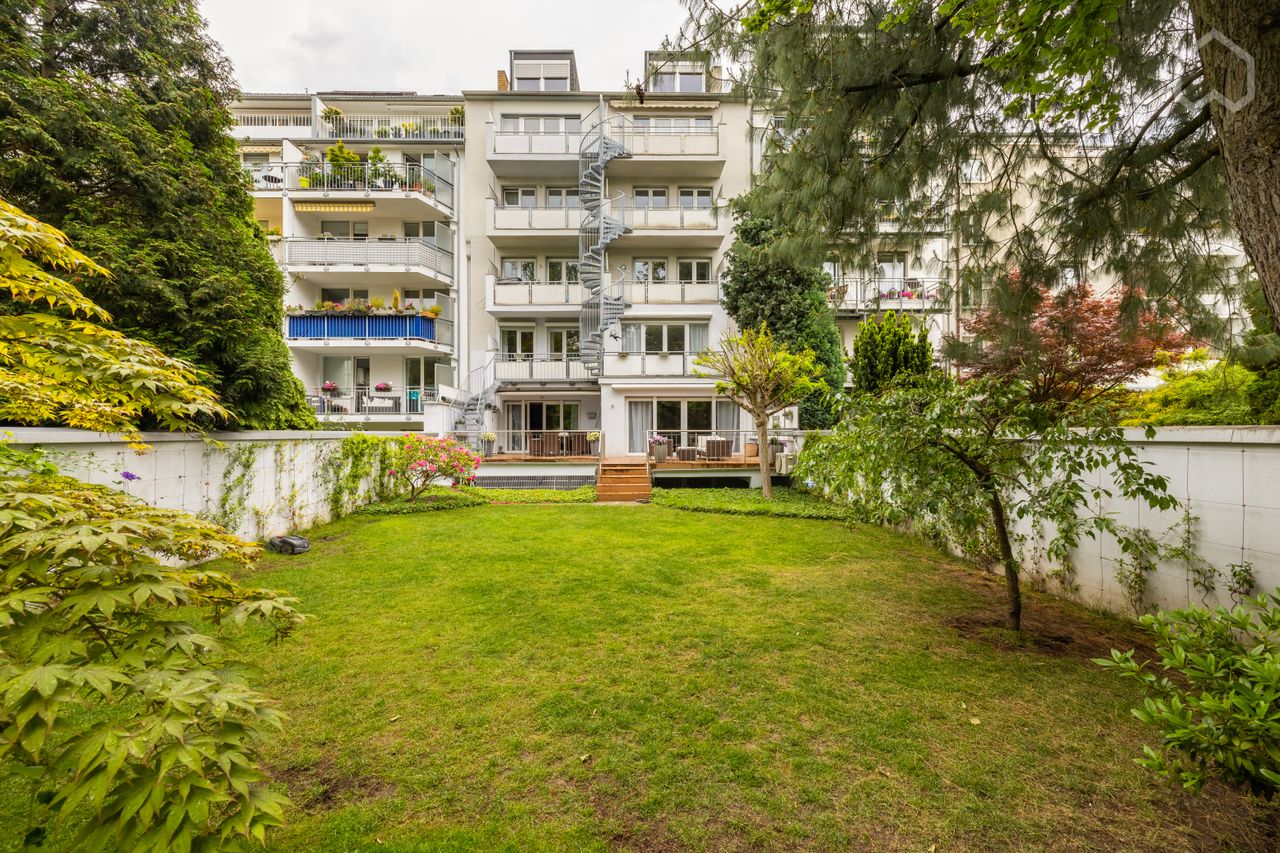 Lovely and quite flat with balcony to gardenside close to Hofgarten