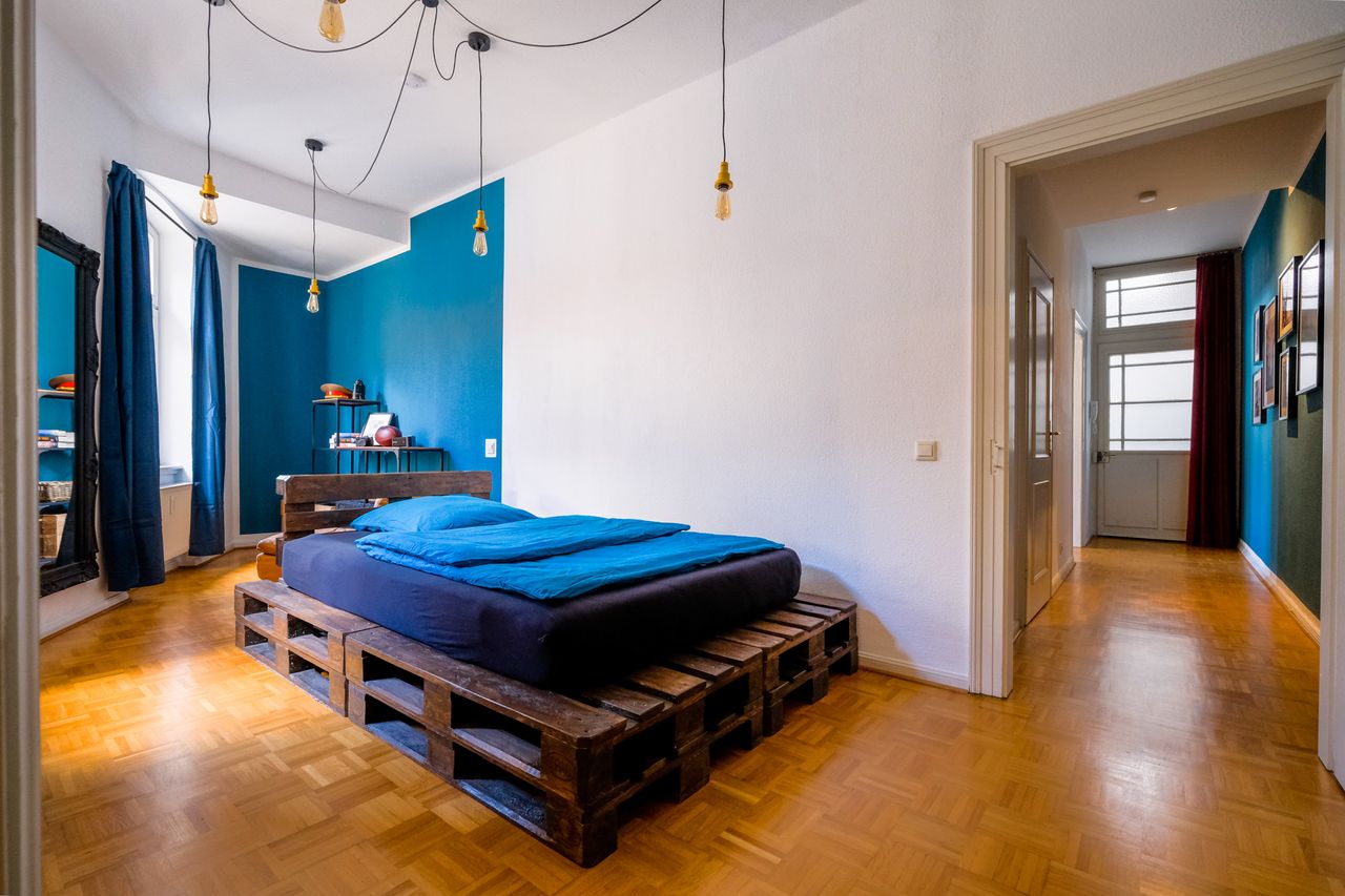 Fully equipped exclusive art nouveau 2-room apartment in a quiet location in the centre of Neuenheim