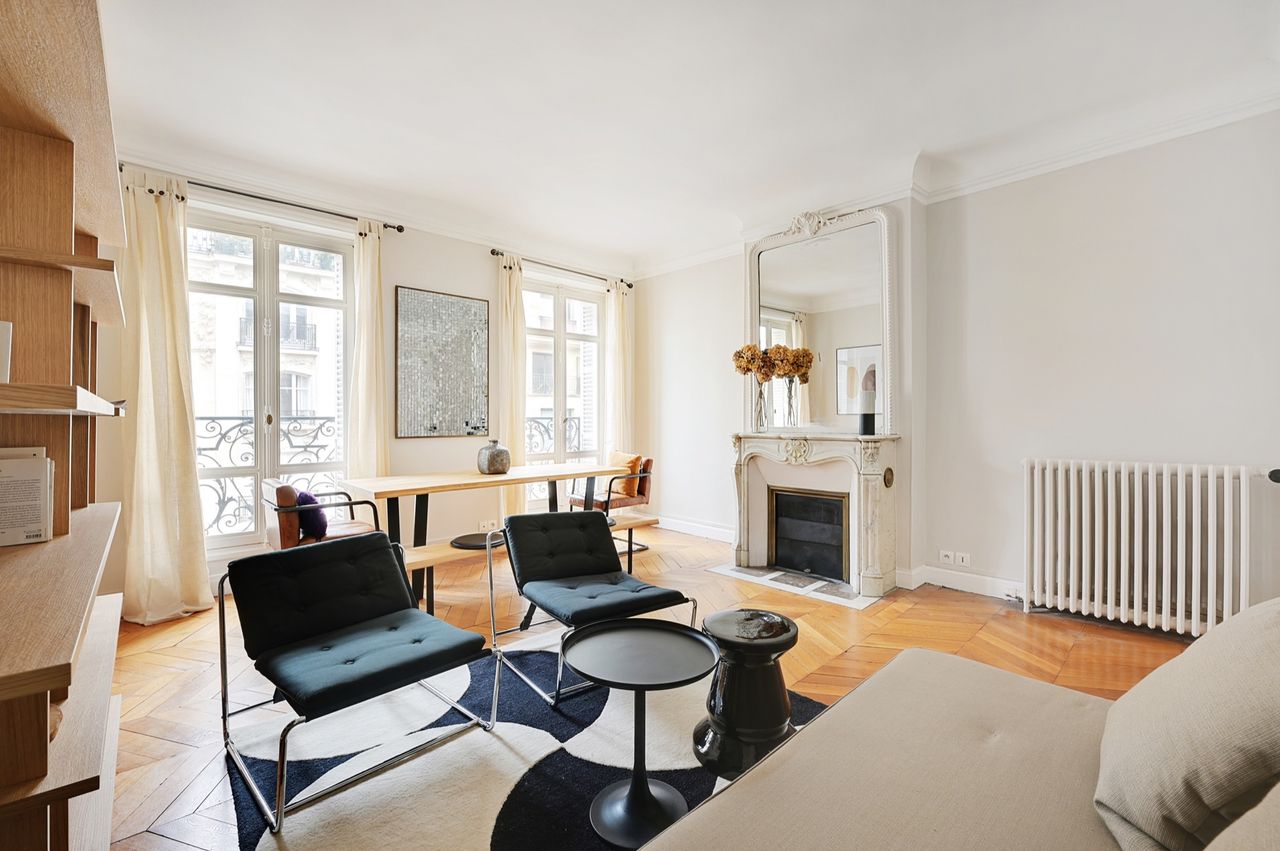 Spacious 1-bedroom apartment near the Arc de Triomphe