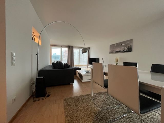 Furnished designer dream apartment with a dream view in the Medienhafen