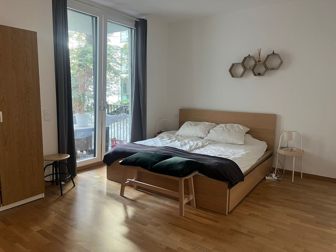 Designer Apartment with Stunning Water Views by Hauptbahnhof – Fully Furnished & All Inclusive