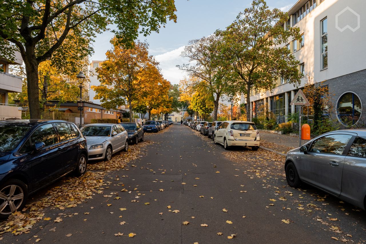 Cozy 2-room apartment with balcony in Charlottenburg with lake view