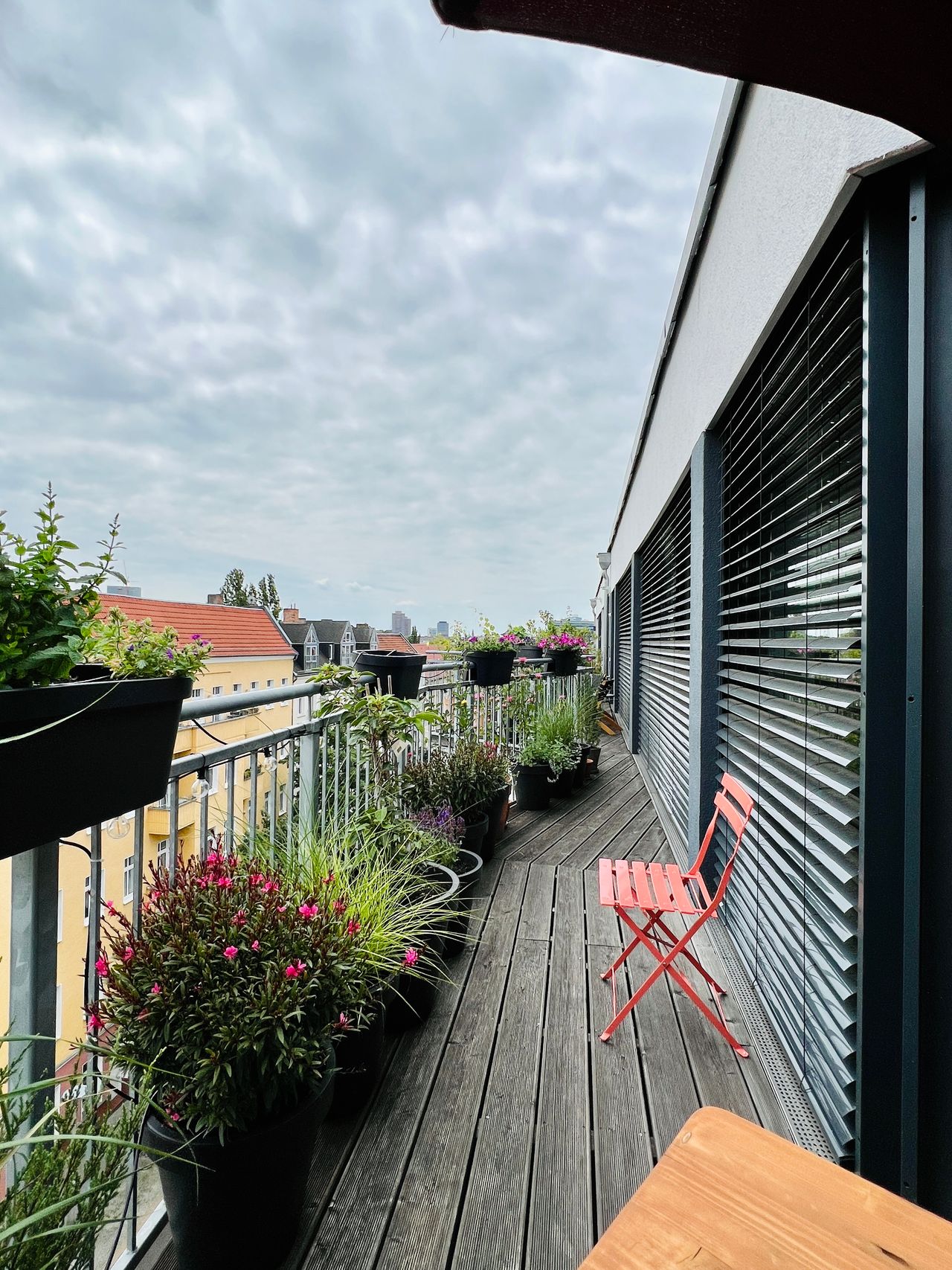 Beautiful Sun-Drenched Modern Penthouse Near Friedrichshain Park