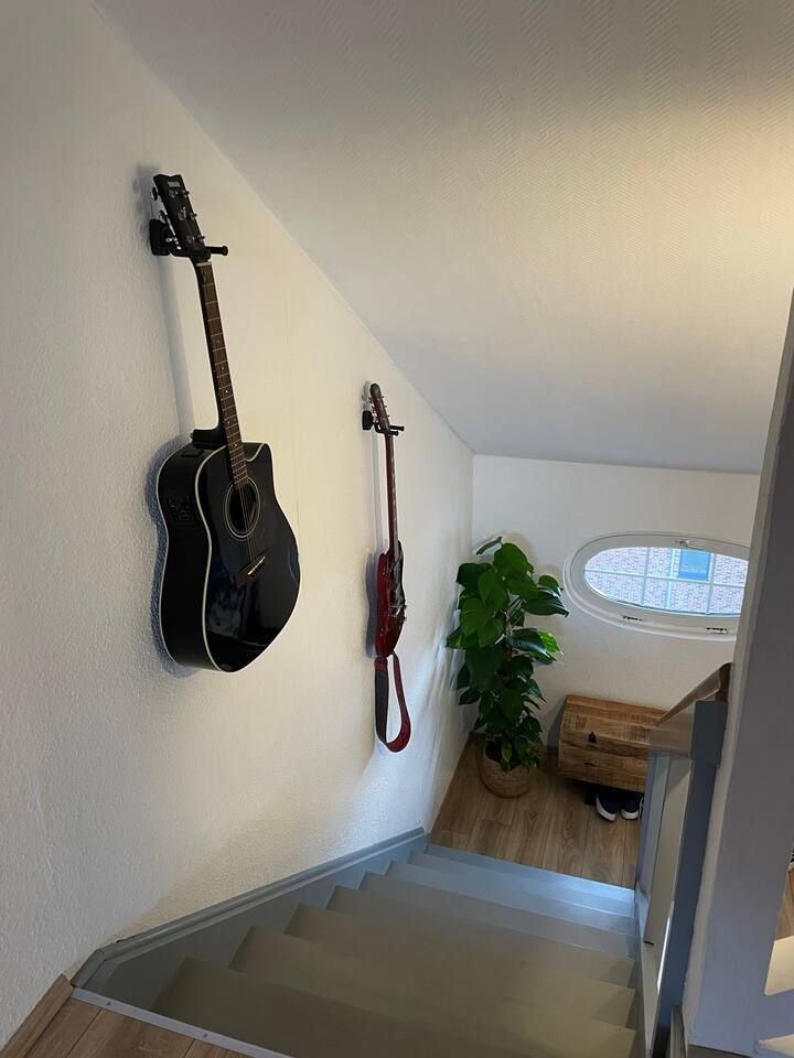 Stylish fully furnished 2-room rooftop apartment with balcony in Düsseldorf city center – ideal for expats & professionals