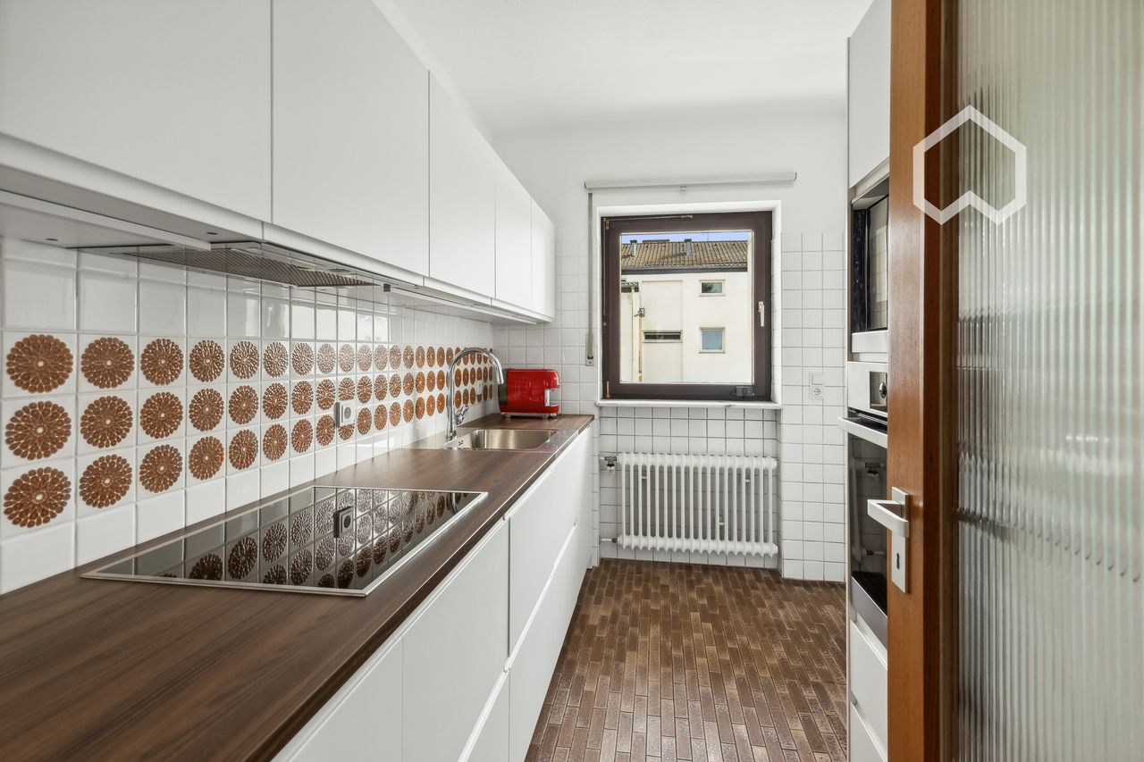 retro-style, renovated apartment with south balcony in Sachsenhausen Süd