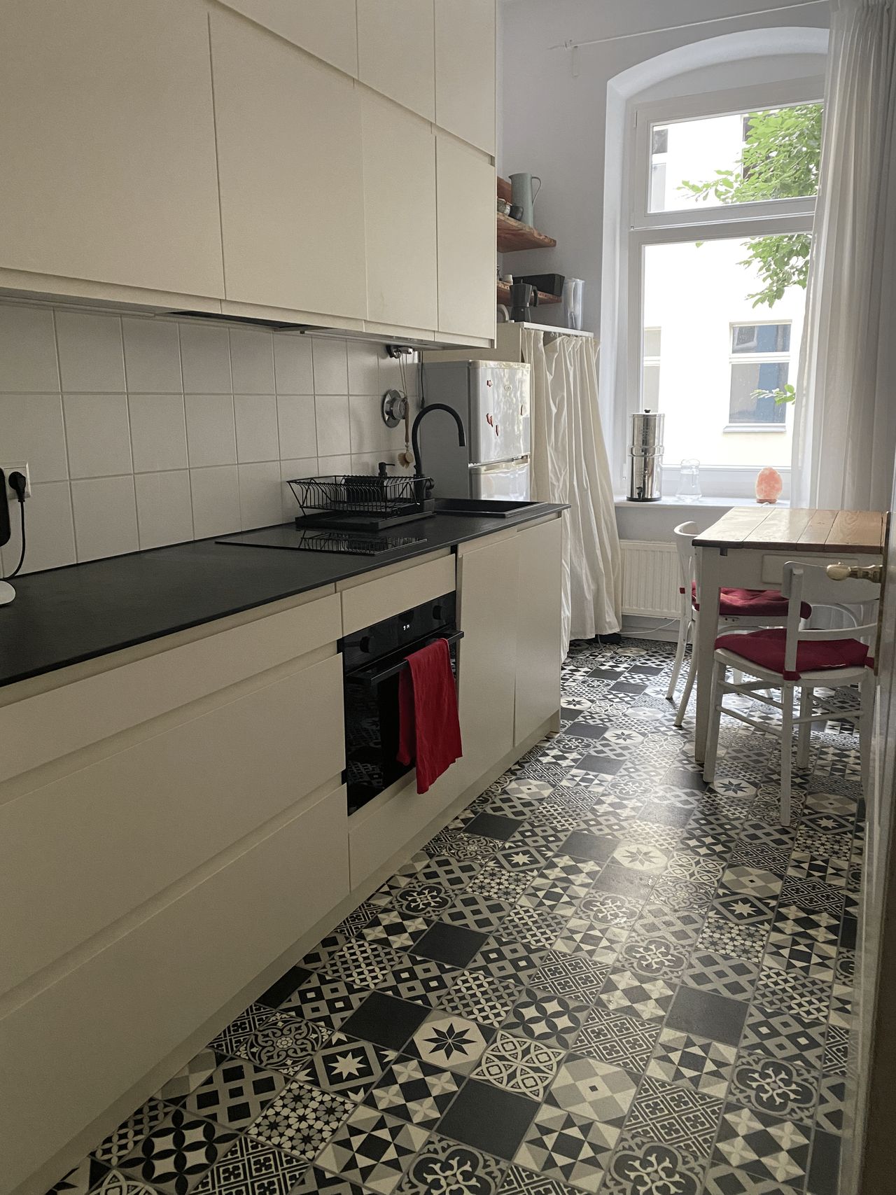 Charming Furnished Altbau Apartment for Rent in Friedrichshain!