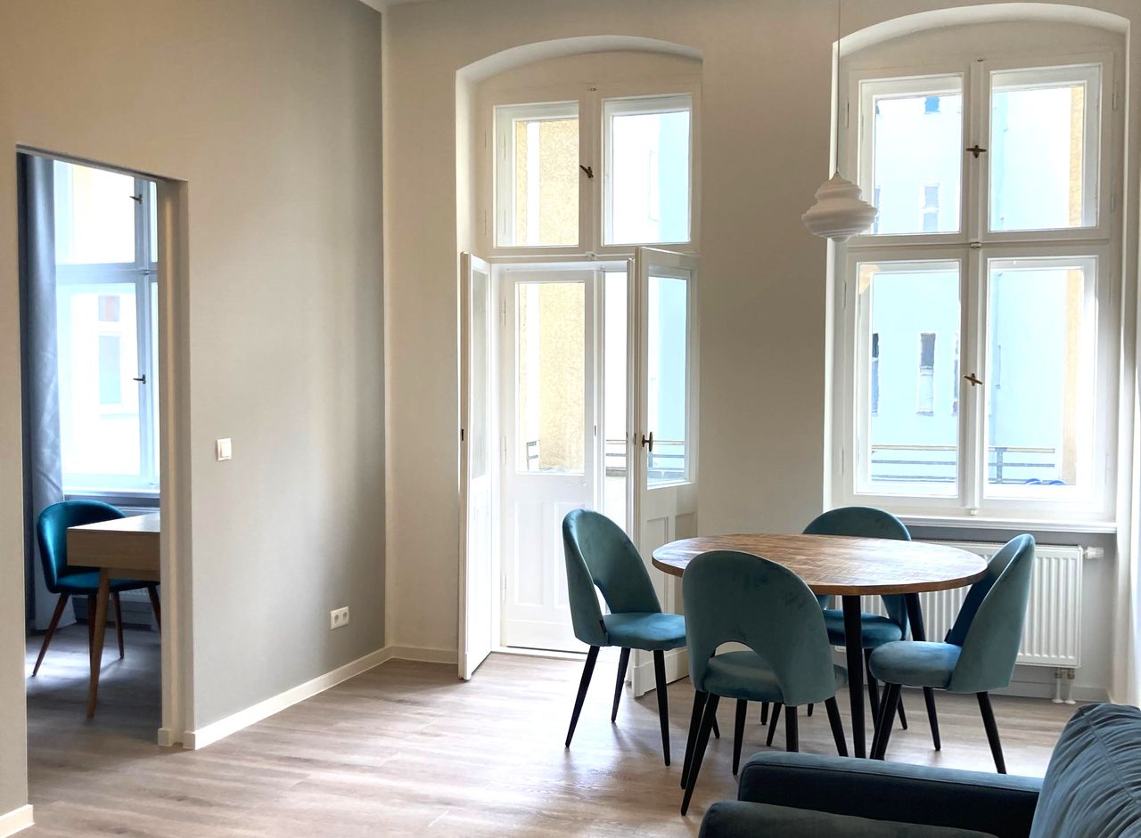 Bright, recently refurbished quiet "Altbau" apartment in Berlin Mitte-Moabit / Westphalian Quarter