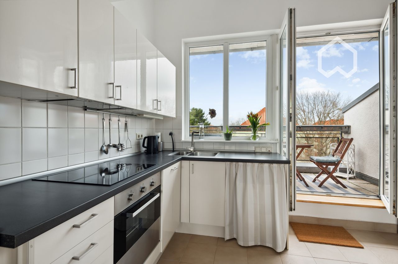 Fashionable, sunny loft in Weißensee including underground parking space