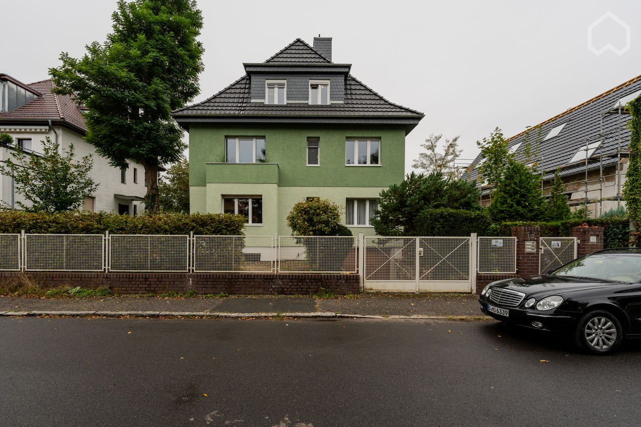 Gemütlich & helle und dennoch zentral, möblierte Wohnung mit Terrasse und Gartennutzung