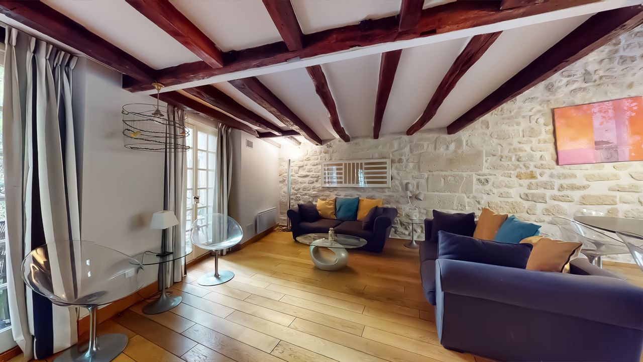 Spacious 2 bedroom apartment near Notre Dame