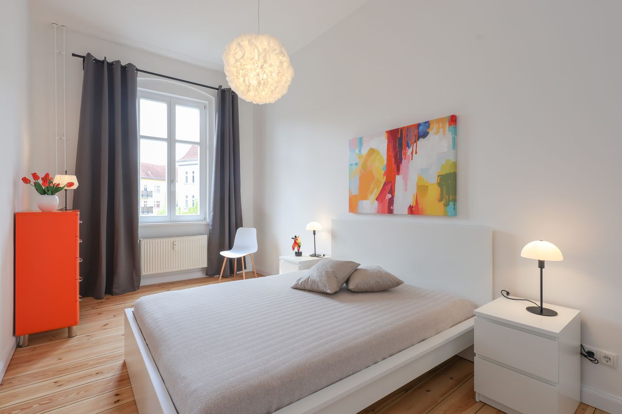 Light-flooded refurbished 2-room flat near Simon-Dach-Straße with south-west-facing balcony