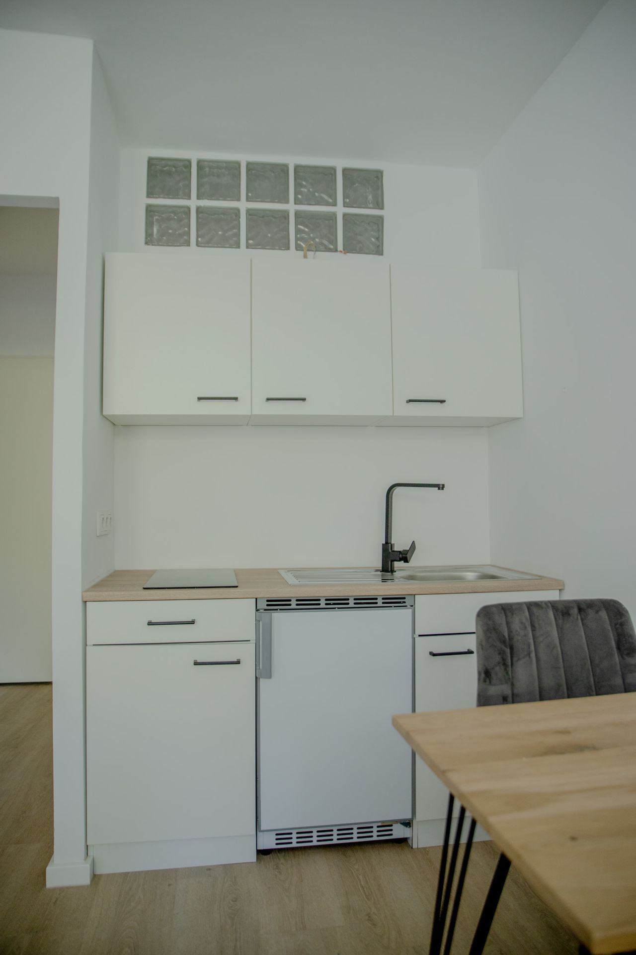 Furnished 1-room apartment with modern amenities in Munich's beautiful district of Solln.